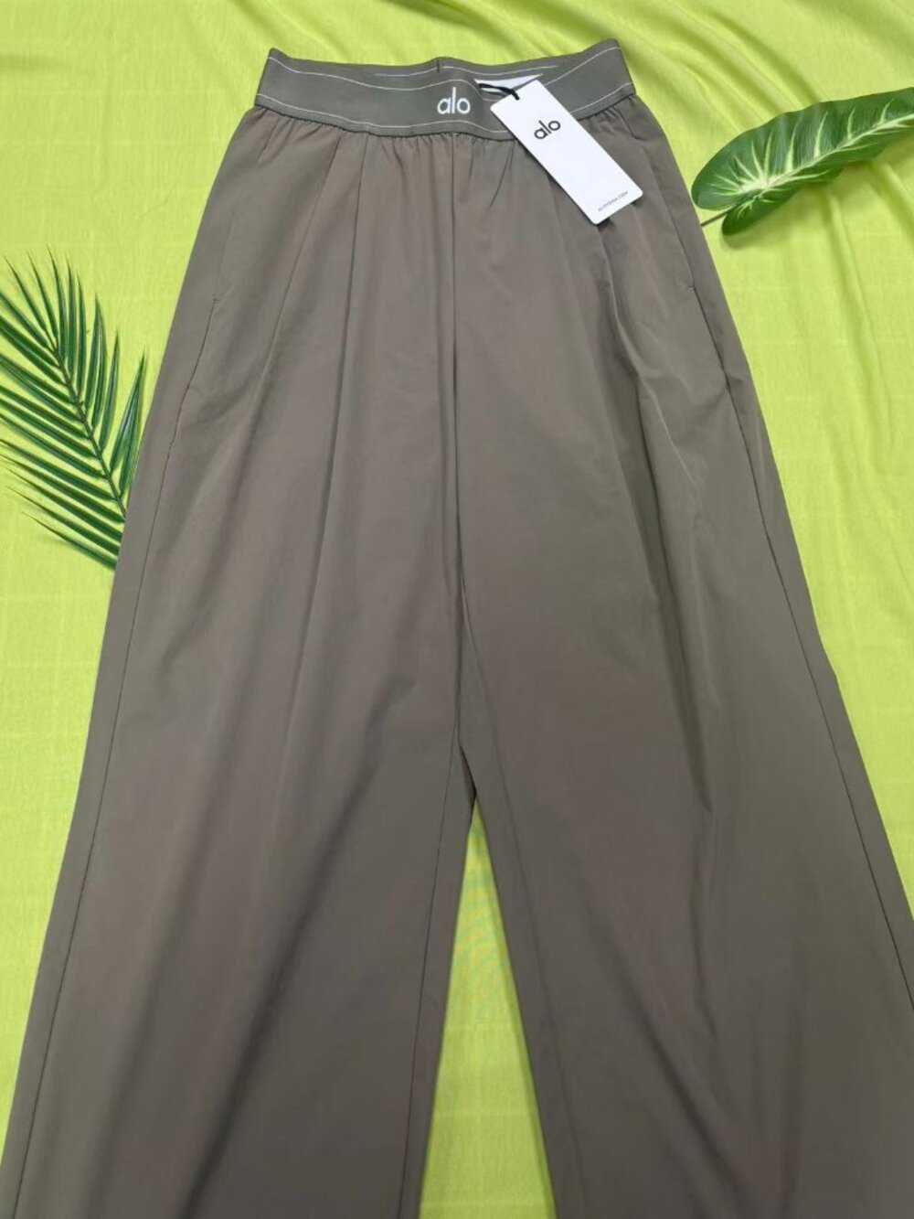 Alo Yoga Suit Up Trouser in Olive size XXS/XS(Regular fit)30-inch inseam🤍 - Picture 8 of 9